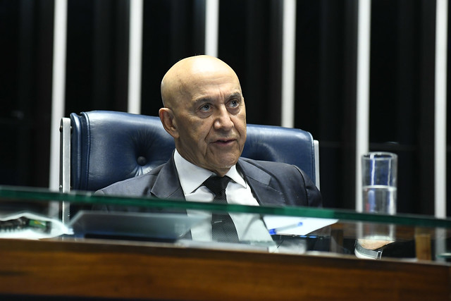 Confúcio Moura participa da entrega de 300 casas populares em Cacoal