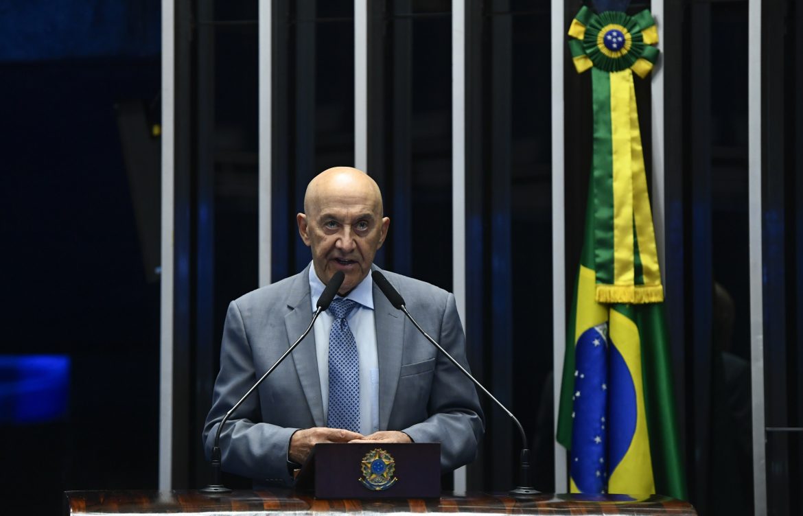 Confúcio Moura defende orçamento prioritário para educação e saúde