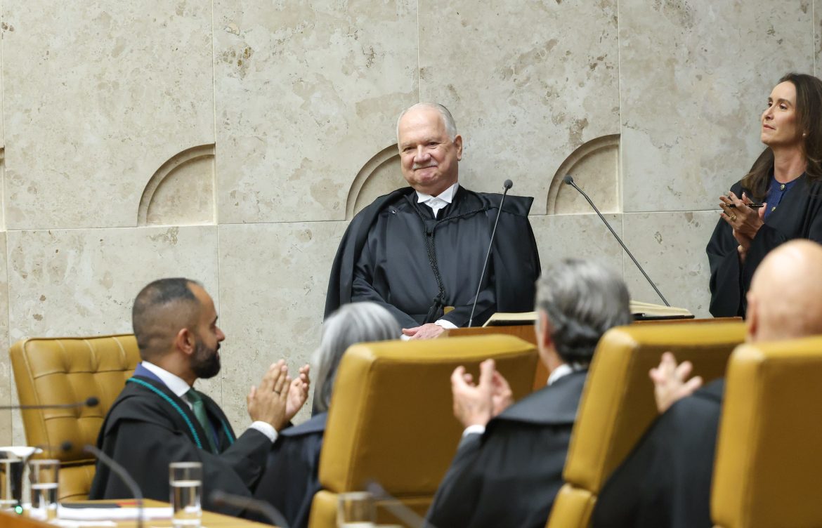 Fachin assume comando do STF e defende contenção judicial sem submissão