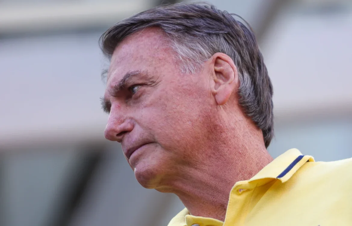 Crises de saúde expõem fragilidade de Bolsonaro em prisão domiciliar