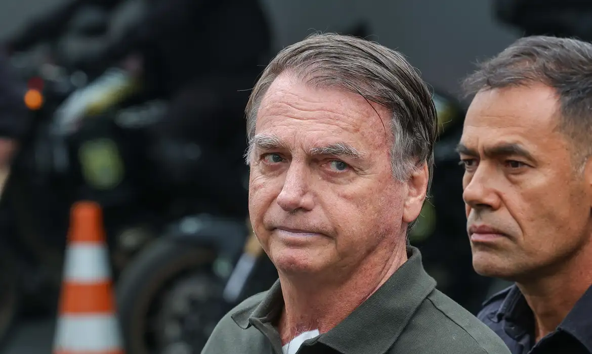 Defesa admite prisão de Bolsonaro em novembro