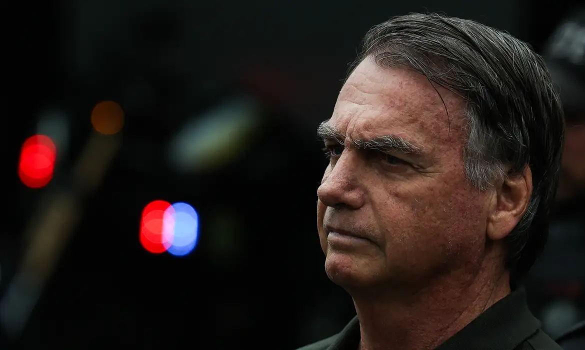 Ministro do STF autoriza Bolsonaro a receber barbeiro em casa