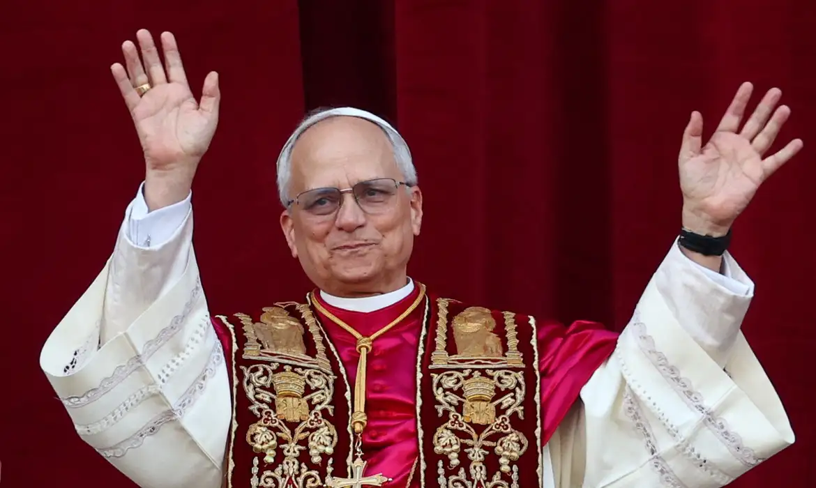 Bebê recebe nome inspirado em Papa Leão XIV após decisão da Justiça mineira