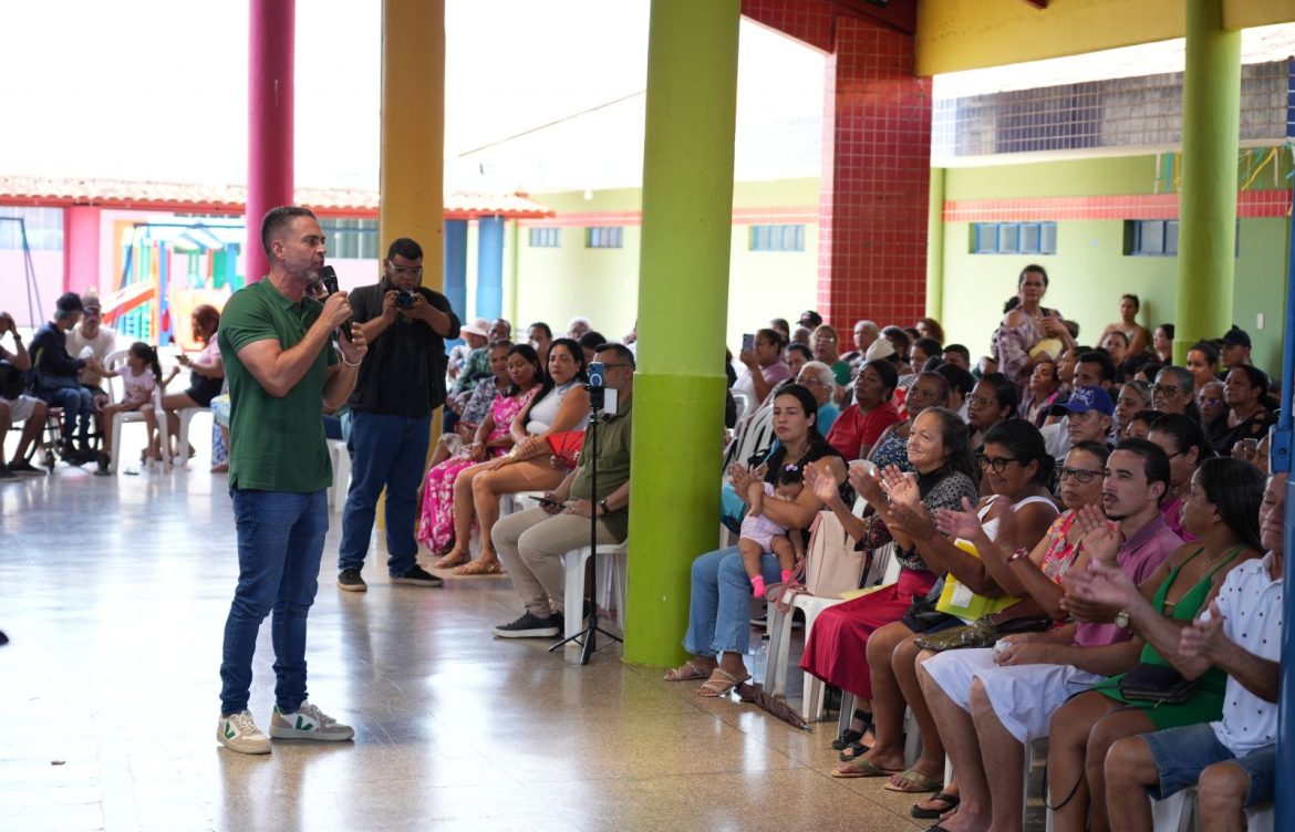 Depois de décadas de espera, famílias da zona Leste recebem títulos definitivos de propriedade