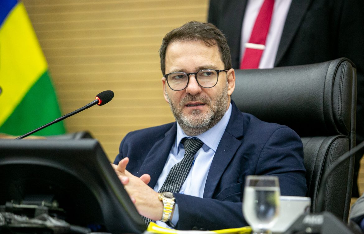 Deputado Alex Redano propõe anistia a militares punidos por manifestações nas redes