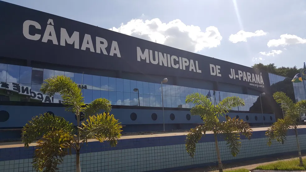 Câmara de Ji-Paraná mantém no cargo vereador acusado de ato obsceno