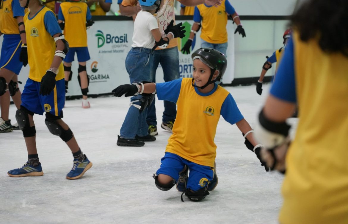 Crianças da rede municipal vivem primeira experiência no gelo no Parque da Cidade
