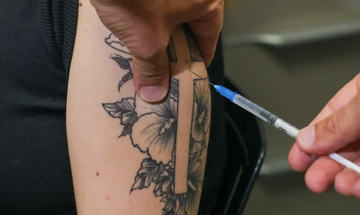 São Paulo inicia vacinação contra VSR para gestantes