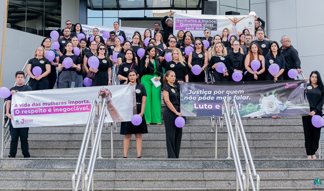 Deputados e servidores públicos fazem ato contra feminicídio na Assembleia Legislativa de Rondônia