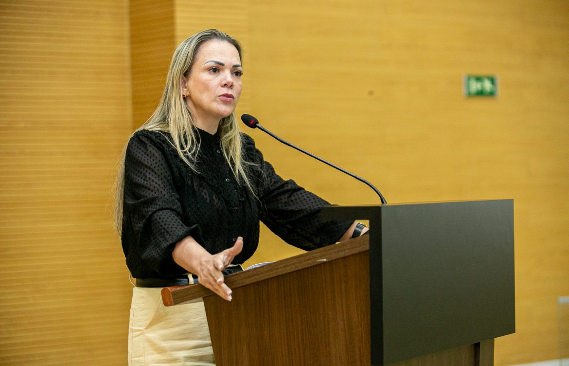 Alero aprova lei que restringe uso de leite importado e protege produção local