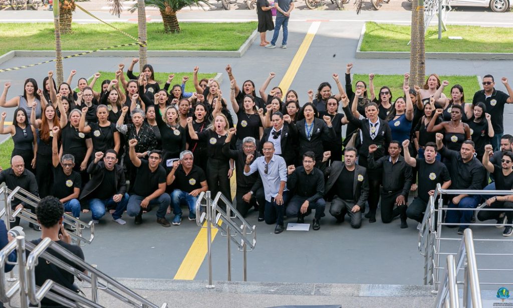 Movimento denominado “Flash Mob” nas escadarias do prédio
Foto: Thyago Lorentz | Secom ALE/RO