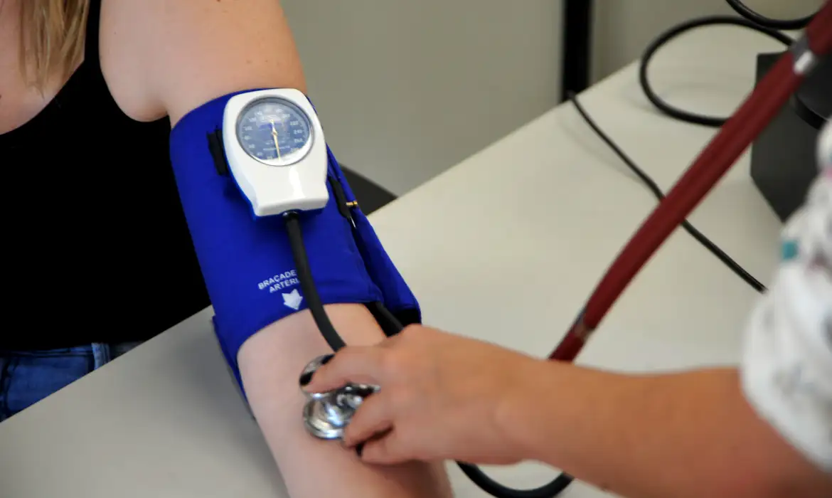 Entidades médicas fazem alerta nacional sobre uso de testosterona em mulheres