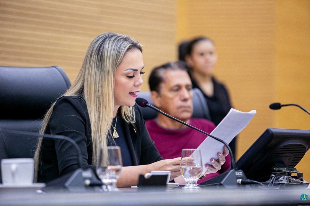 Cláudia de Jesus solicita nova escola indígena em Chupinguaia