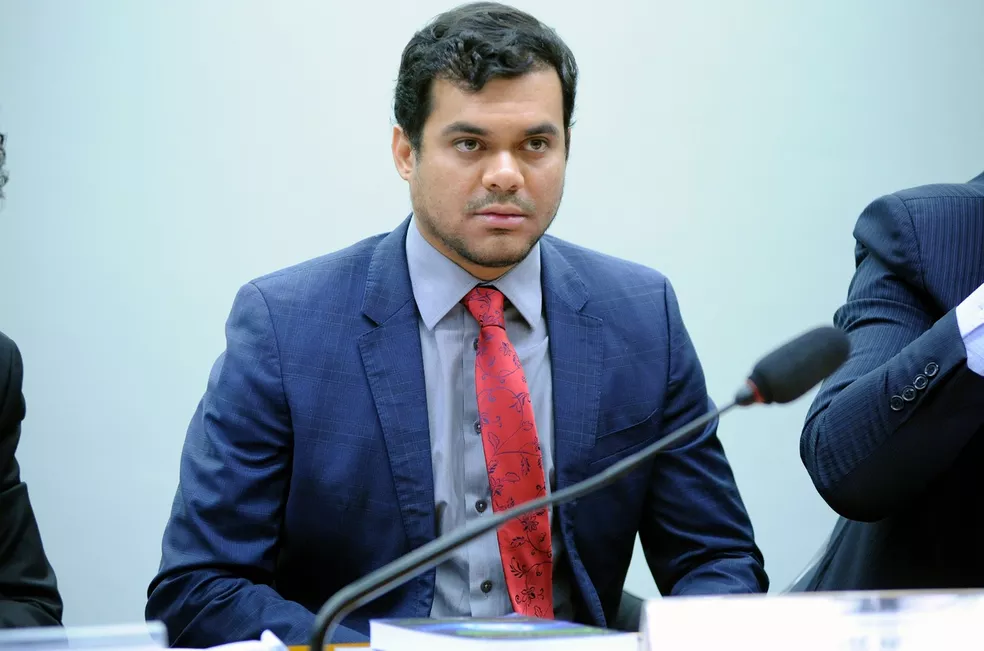 Ex-deputado que votou pelo impeachment de Dilma se filia ao PT em Rondônia