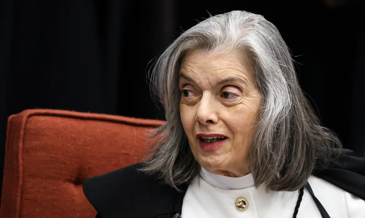 Presidente do TSE alerta para avanço da desinformação nas eleições de 2026