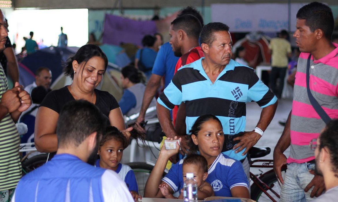 Venezuelanos no Brasil acompanham crise com dor e apreensão