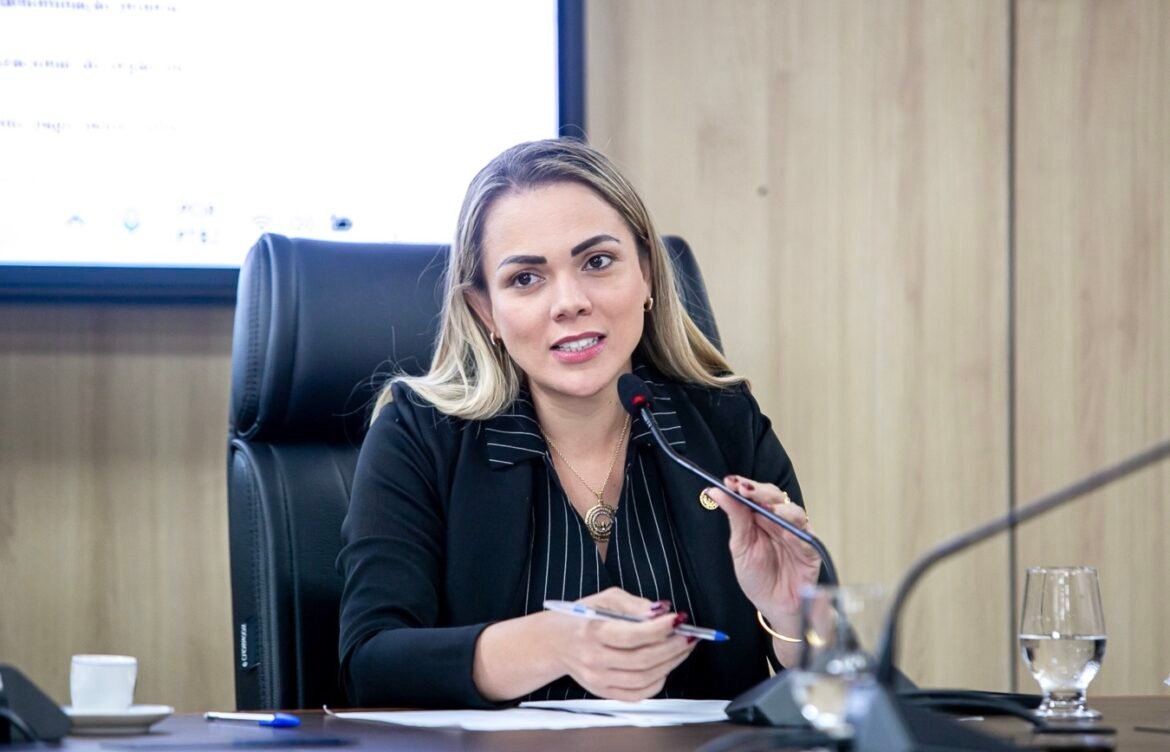 Cláudia de Jesus pede equipamentos para CDI e ampliação de exames em Cacoal